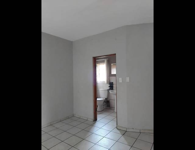 1 BEDROOM PROPERTY TO RENT IN KANNONIERS PARK